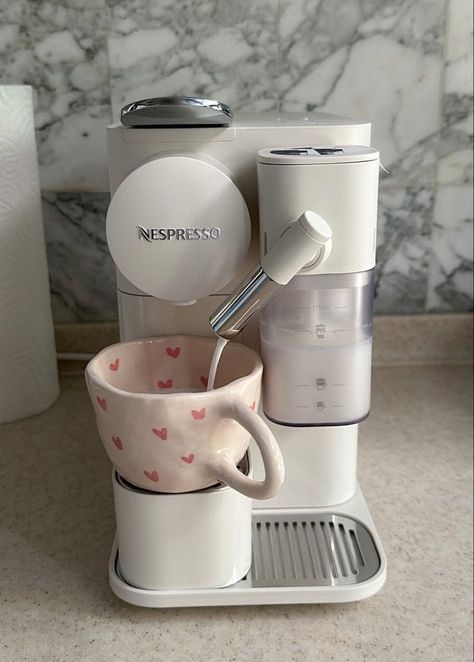 Lattissima One, Nespresso Lattissima, Capsule Coffee Machine, Pretty Mugs, Coffee Corner, Cute Kitchen, Dream Apartment, Milk Frother, Dream House Decor