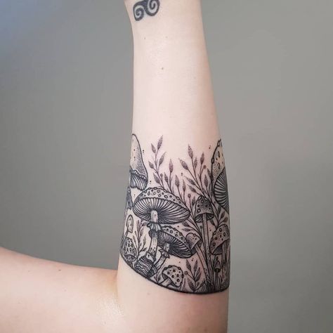 Half Sleeve Tattoos Color, Mushroom Tattoo Ideas, Mushroom Tattoo, Women Tattoos, Mushroom Tattoos, Stylish Tattoo, Forearm Tattoo Women, Tattoos Women, Sunflower Tattoos