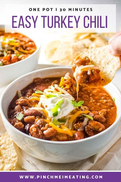 Ground Turkey Chili Recipe, Turkey Chili Recipe Easy, Chili Turkey, Healthy Chili Recipe Turkey, Easy Turkey Chili, Chili Recipe Stovetop, Turkey Chili Crockpot, Ground Turkey Chili, Turkey Easy