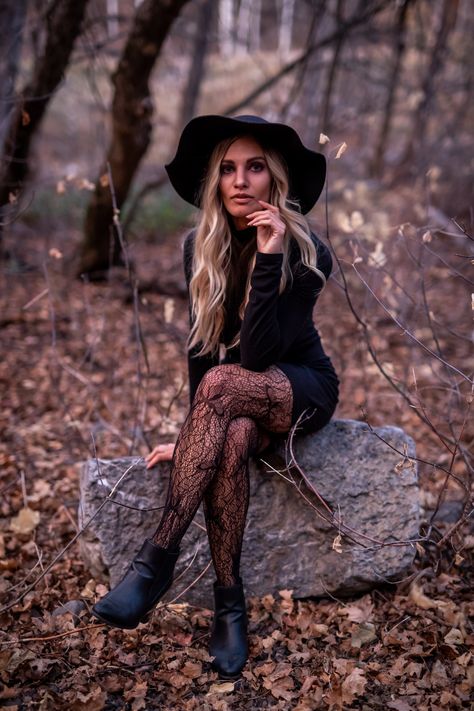 Easy Spooky Photoshoot, Girly Halloween Photoshoot, Female Halloween Photoshoot, Halloween Women Photoshoot, Halloween Themed Senior Pictures, Witchy Halloween Photoshoot, Witch Photoshoot Outfit, Halloween Witch Photoshoot Women, Witchy Photoshoot Outfits