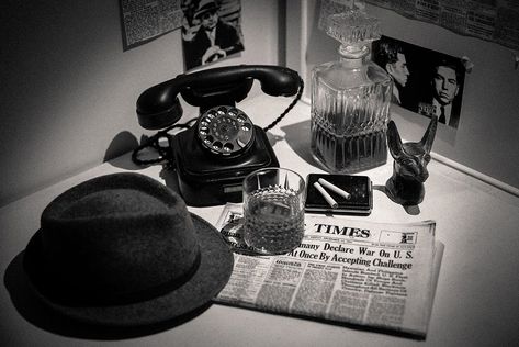 Film Noir Photography, Nick Valentine, Noir Aesthetic, Supernatural Series, Noir Detective, Detective Aesthetic, Costume Noir, Private Eye, Neo Noir