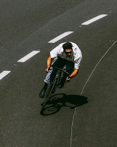 Manoel do Amaral - Photo by Dosnoventa® on November 16, 2023. May be an image of 1 person, bicycle, tire, road and text. – SAVEE Skate Vibes, Urban Bicycle, Bicycle Mountain Bike, Bike Photography, Cycle Chic, Fixie Bike, Sports Aesthetic, Human Poses Reference, Bike Run