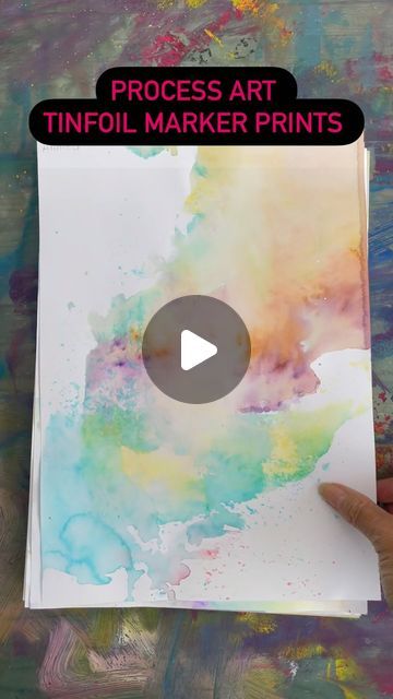 Francesca De Palma on Instagram: "🌈Color, spray, peel and reveal! 💦  🎨Tinfoil Marker Prints - Process Art🎨  Last week, we made these colorful paper prints with tinfoil, washable markers and spray water bottles. My KG2 really enjoyed this Art session!  All you need is: - thick white paper  - Water based markers  - Tinfoil - Spray water bottles   How to make it:  - Color the foil with markers - let your creativity flow! 🤩 - Spritz your tinfoil with spray bottle 💦 - Press gently your paper on the tinfoil  - Peel it back and reveal a colorful unique print! 😮  Printing on foil is a simple process art activity that kids of all ages will love and it’s really focusing on the process of creating.   Stay tuned and follow us to see how we will use them as a background to draw over the top! 😘 Tinfoil Art Kids, Tinfoil Print Art, Marker Background Art, Tinfoil Painting, Background To Draw, Water Based Markers, Crayola Markers, Marker Paper, Colorful Paper