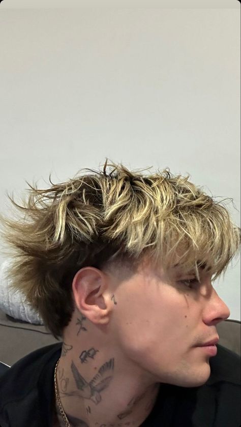 Blonde Hair Undercut, Men Blonde Highlights, Bleached Hair Men, Curly Shag, Updo Curly, Two Toned Hair, Dyed Hair Men, Mens Haircuts Short Hair, Curly Hair Hairstyles