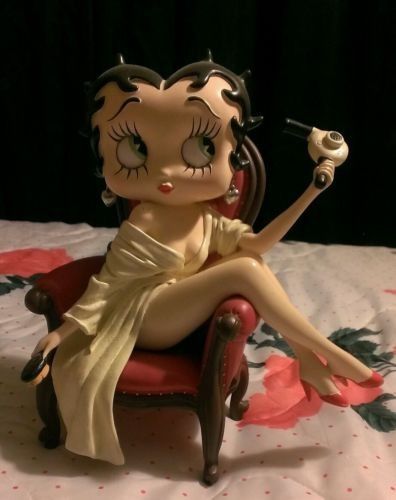 Betty Boop Black, Betty Boop Figurines, Betty Boop Cartoon, Betty Boop, Getting Ready, Figurines, Red, Black, Figurine