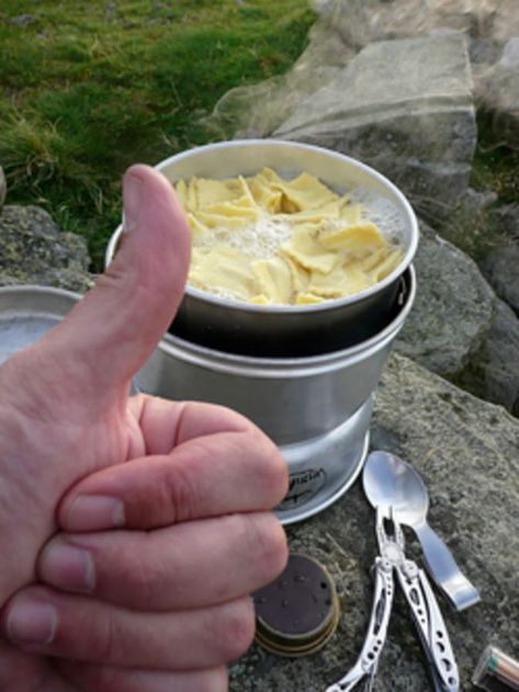 Trail Chef: 8 Dirtbag Dinners | Backpacker Cheap Camping, Camping Cornwall, Trail Food, Hiking Food, Easy Camping Meals, Backpacking Food, Camping Recipes, Campfire Cooking, Easy Camping