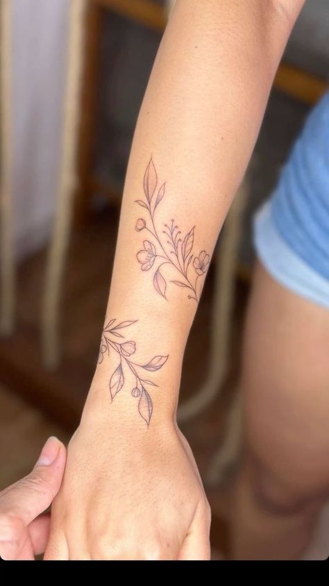 Wrap Around Wrist Vine Tattoo, Rose Wrist Tattoo Wrap Around, Floral Tattoo With Lines, Best Friend Vine Tattoo, Aster Flower Wrap Around Tattoo, Leaf Wrap Around Tattoo Wrist, Tattoos That Wrap Around Wrist, Small Flower Tattoos On Arm, Wrist Wrapping Tattoos