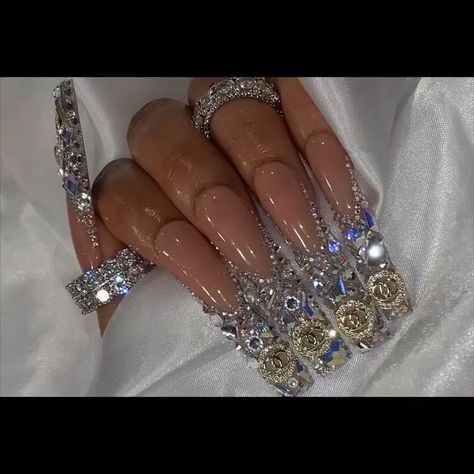 NailsDrip 💦 on Instagram: ��“💎💎If My Personalality Was a NAIL SET.. EXTRA EXTRA EXTRA!!!💎💎🤤 Visit @iridescentlynailed *Tag @NailsDrip for a Free post on our…” Long Bedazzled Nails, Luxury Nails Glamour, Nail Designs Bling, Long Acrylic Nail Designs, Baddie Nails, Glow Nails, Glamorous Nails, Exotic Nails, Acrylic Nails Coffin Pink