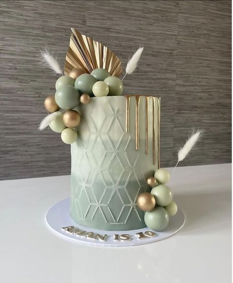 Green Birthday Cakes, Gold Birthday Cake, Gold Drip, 60th Birthday Cakes, 30 Birthday Cake, Elegant Birthday Cakes, Green Cake, 40th Birthday Cakes, Birthday Cakes For Women