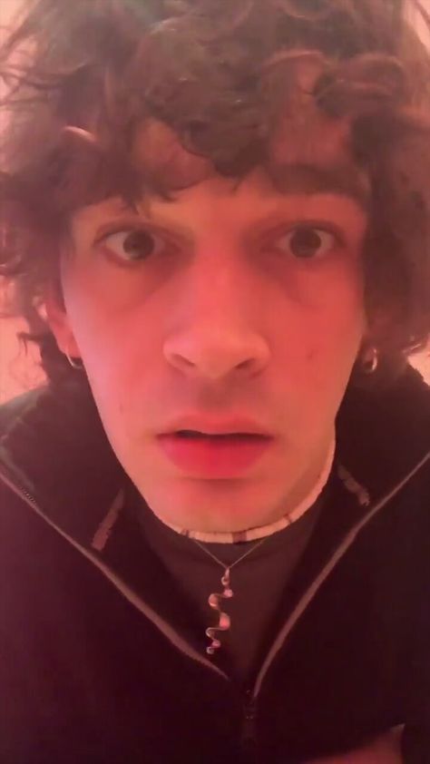 Matty Healy Eyes, Matty Healy Straight Hair, Blonde Matty Healy, Matty Healy Blonde, Matty Healy Hair, Ratty Healy, Truman Black, Matty 1975, Matthew Healy