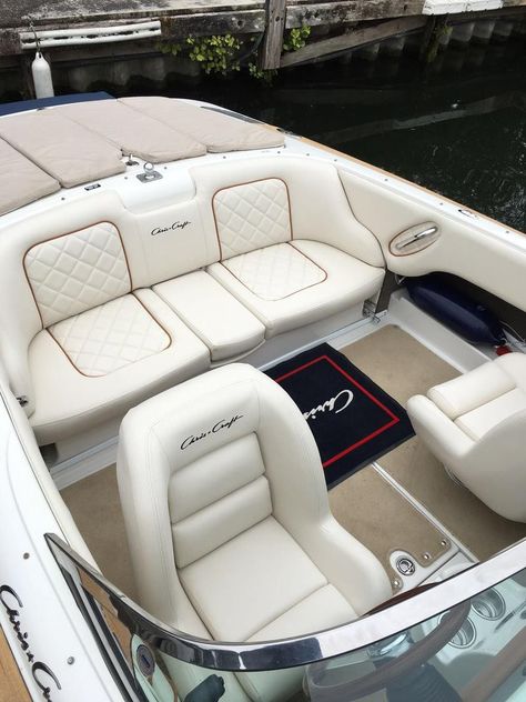 Boat Upholstery Ideas, Diy Boat Seats, Boat Remodel, Boat Cushions, Boat Images, Bayliner Boats, Boat Interior Design, Chris Craft Boats, Boat Upholstery