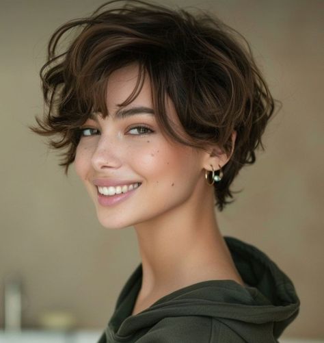 Side Parting Short Hair, Pixie Hairstyles For Thinning Hair, Side Cut Hairstyles Woman, Women Short Hair Pixie, Short Hair Hairstyles Curly, 2024 Short Hair, Cool Bob Haircut, Short Feminine Hair, Pixie Hairstyle Women