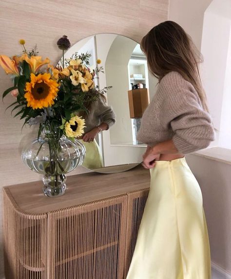 La Parisienne Stylée 🇫🇷 on Instagram: “@mathildegoehler 💞” Yellow Satin Skirt Outfit, Yellow Satin Skirt, Satin Skirt Outfit, Sweet Temptation, Target Dress, Queen Costume, Yellow Satin, Neutral Outfit, Satin Skirt