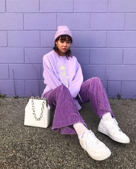 purple aesthetic streetwear clothes outfit style ideas Stile Casual Chic, Purple Wall, Purple Fits, Purple Pants, K Fashion, Purple Outfits, Foto Poses, Looks Chic, Look Vintage