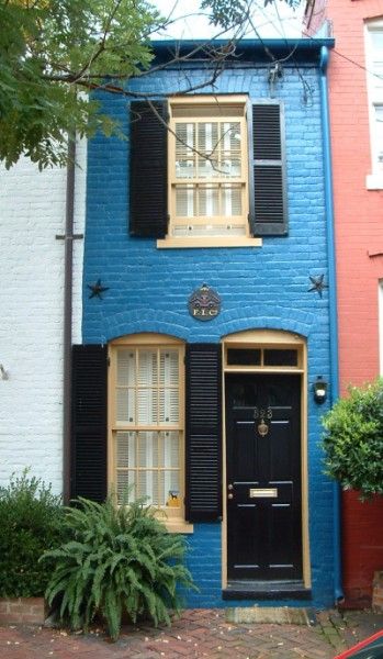 Spite House, Usa House, Shotgun House, Alexandria Virginia, Casa Vintage, Tiny Spaces, Row House, Tiny House Living, House Decoration