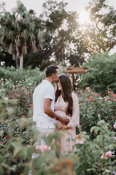 Fall Maternity Photos Florida, Maternity Shoot Garden Ideas, Maternity Photo Shoot Garden, Maternity Pictures Outdoor Summer, Washington Oaks Gardens State Park Maternity, Maternity Pictures Botanical Garden, Maternity Photography Locations, Maternity Botanical Garden, Arboretum Maternity Shoot