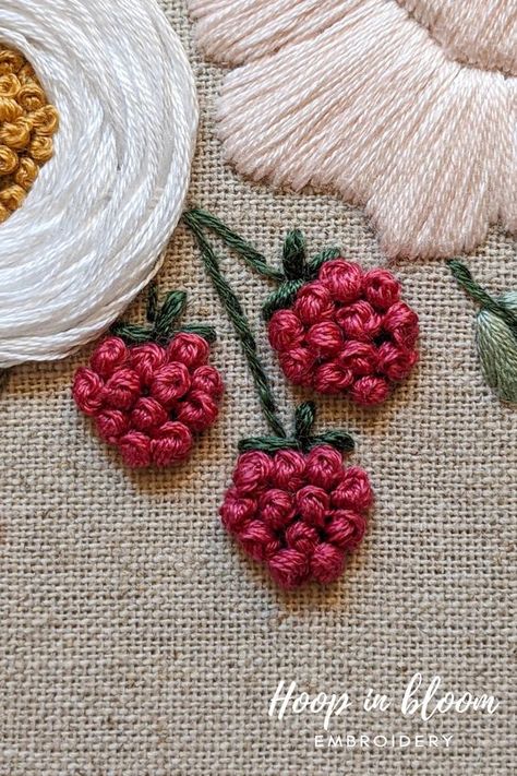 Berry Embroidery Pattern, Raspberry Embroidery Patterns, Embroidery Red Flower, Embroidered Raspberries, Embroidery Raspberry, Blackberry Embroidery, Embroidery Berries, Nature Embroidery Inspiration, Hand Embroidery Fruit