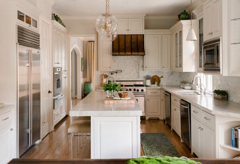 Kitchen of the Week: Refaced Cabinets and Fresh Style Replacing Cabinets, Kitchen Refacing, Tuscan Style Homes, Refacing Kitchen Cabinets, Cabinet Refacing, Small Pantry, Kitchen Family Rooms, Quality Cabinets, Island With Seating