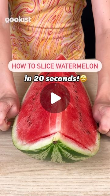 Cookist Wow on Instagram: "What if you could slice a #watermelon in 20 seconds? 😍🍉  It sounds incredible but this trick will help you cut it perfectly ✨  Use dental floss by passing it near the watermelon peel. Cut the slices like this and your watermelon is ready to be served!  Will you try this method? 👇  #cookistwow #cookistrecipe #recipes #easy #quick #fun #delicious #cooking #baking #tasty #homemade #foodie #foodlover #foodblog #yummy #hacks" How To Cut A Watermelon, Cut Watermelon Easy, Watermelon Hacks, Sliced Watermelon, Recipes Easy Quick, Cookist Wow, Fruit Creations, Watermelon Carving, Cut Watermelon