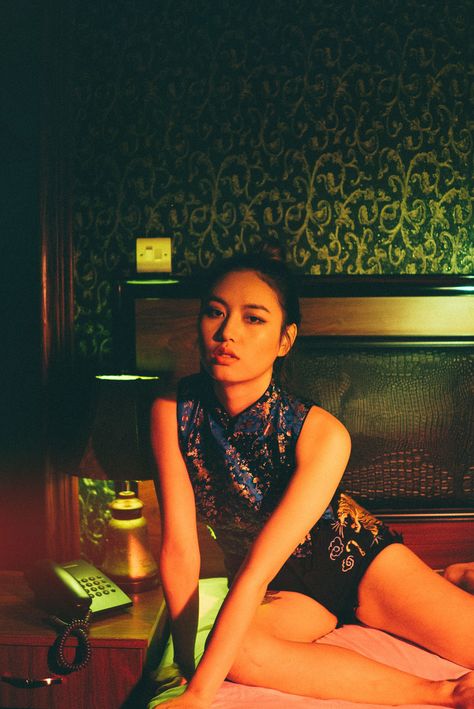 Dreamy Wong Kar Wai-Inspired Images – Fubiz Media Wong Kar Wai, Hotel Motel, Photoshoot Concept, Cinematic Photography, Looks Chic, Inspirational Images, 인물 사진, Photography Inspo, Aesthetic Photography