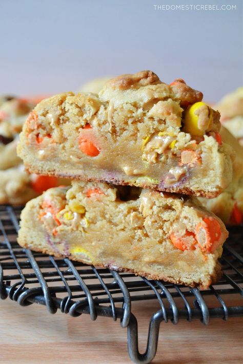 Levain Cookies, Reese's Pieces, Levain Bakery, Peanut Butter Cookie, Butter Cookie, Peanut Butter Chips, Food Tips, Peanut Butter Cookies, Cookie Desserts