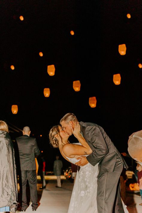 Lanterns Wedding Lantern Release, Floating Lantern Wedding Send Off, Chinese Lantern Wedding Send Off, Lantern Release Wedding Exit, Cool Wedding Exit Ideas, Wedding Send Off Lanterns, Cute Wedding Exit Ideas, Floating Lanterns Wedding Send Off, Wedding Reception Send Off