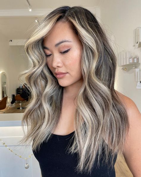 Asian Dirty Blonde Balayage Hair with Vanila Money Piece Asian Blonde Hair Balayage, Dirty Blonde Balayage Hair, Asian Blonde Highlights, Blonde Balayage Asian, Asian Blonde Balayage, Asian Balayage Hair, Vanilla Highlights, Asian Blonde Hair, Balayage With Money Piece