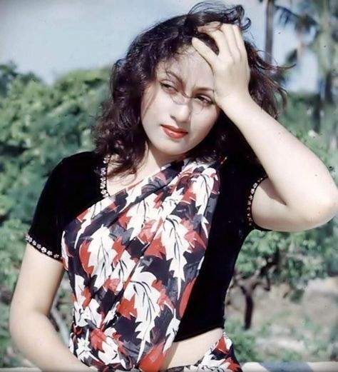 Madhubala Actress, Filmy Vintage, Bollywood Pictures, Retro Bollywood, Vintage Bollywood, Indian Bollywood, Bollywood Actors, Bollywood Stars, Bollywood Celebrities