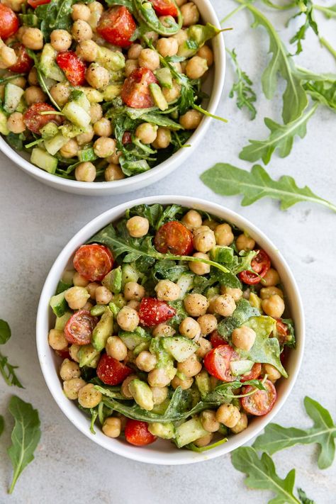 Avocado And Chickpeas, Vegetarian Chickpea Salad, Avocado Recipes Sweet, Arugula Chickpea Salad Recipes, Arugula Avocado Salad, Chickpea Arugula Salad, Chicken Chickpea Salad, Chickpea Lunch Ideas, Arugula Chickpea Salad