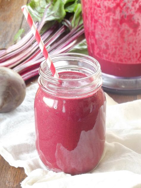 beet smoothie portrait Soy Milk Smoothie, Beets Smoothie Recipes, Red Juice Recipe, Fall Smoothies, Superfood Smoothies, Smoothie Popsicles, Drink Juice, Beet Smoothie, Summer Tips