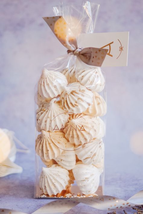 Meringue Packaging, Cupcake Delivery Ideas, Christmas Merengues, Meringue Cookie, Meringue Sticks, Meringue Christmas, Christmas Bonbons, Merange Cookies Meringue, Christmas Meringue