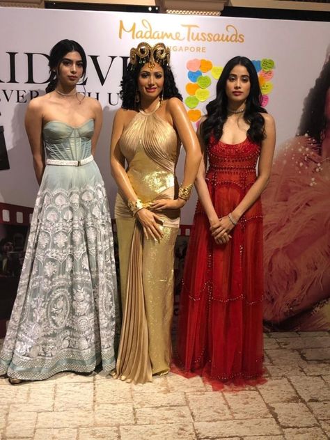 EDs2O1fUcAEJCLM Jahanvi Kapoor, Kapoor Sisters, Stylish Gowns, Khushi Kapoor, Aditi Bhatia, Wax Statue, Drashti Dhami, Saree Backless, Bollywood Dress