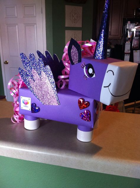 Twilight Sparkle Valentine's Day Box. Kids Diy Valentines, Valentine Box Unicorn, Unicorn Valentine Box Diy, Girls Valentines Boxes, Diy Valentines Box, Valentine Boxes For School, Valentines Diy Kids, Kids Valentine Boxes, Saint Valentin Diy