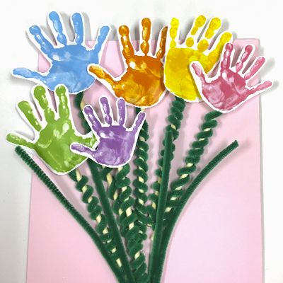 Mother's Day Handprint Bouquet - Craft Project Ideas Handprint Bouquet, Hand Print Flowers, Summer Preschool Activities, Craft Project Ideas, Thanksgiving Crafts Preschool, Footprint Art, Hand Flowers, Mothers Day Crafts For Kids, Church Crafts