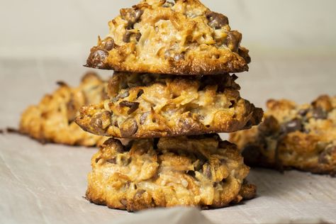 Surprisingly, my reservations were pleasantly proven wrong because these cookies are absolutely fantastic. Cookie Brownie Bars, Food Reviews, Cookies Ingredients, Keto Recipes Easy, Cookie Desserts, Chip Cookies, Chocolate Chip Cookies, Just Desserts, Homemade Recipes