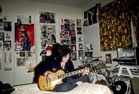 Sala Grunge, Punk Bedroom, Rock Bedroom, Punk Room, Grunge Bedroom, Joe Strummer, Iggy Pop, Grunge Room, Patti Smith