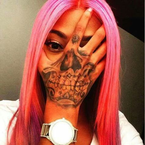 Love love love skull hand tattoos                                                                                                                                                                                 More Skull On Hand Tattoo, Skull On Hand, On Hand Tattoo, Mouth Tattoo, Mujeres Tattoo, Skull Hand Tattoo, Skull Girl Tattoo, Hand Tattoos For Girls, Hand Tats