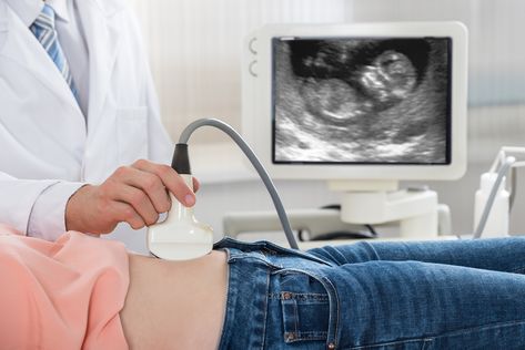 What to Expect at Your First Ultrasound 16 Weeks Pregnant Belly, 16 Weeks Pregnant Ultrasound, Pregnancy Date, Pregnant Ultrasound, First Ultrasound, Gestational Age, Baby Scan, 1st Trimester, Early Pregnancy