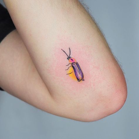 Lighten Bug Tattoo, Lightening Bug Tattoo Fireflies, Light Bug Tattoo, Lightbug Tattoo, Vibrant Color Tattoos, Cute Firefly Tattoo, Firefly Tattoo Design, Firefly Drawing Illustration, Cool Bug Tattoos