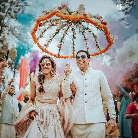 6 Types Of Floral Umbrellas We Spotted In Bridal Entries! Groom Entry Ideas Indian Wedding, Groom Entry Ideas, Couple Entry, Bride Groom Dancing, Bridal Umbrella, Groom Entry, Floral Umbrellas, Bride Entry, Entry Ideas