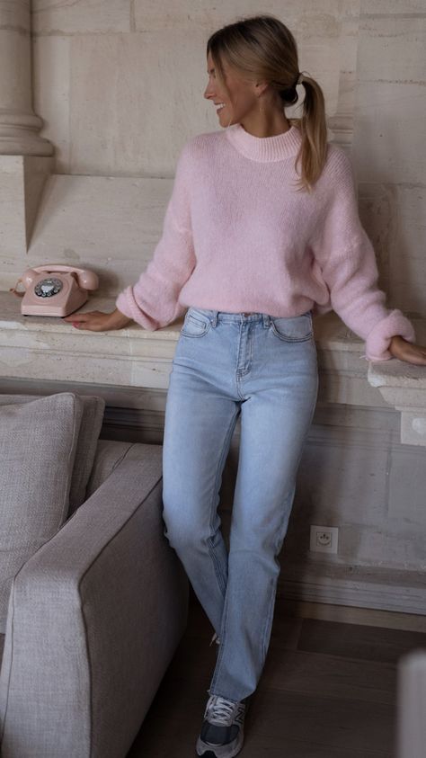 Pink Turtleneck Outfit, Pink Sweater Outfit Winter, Pink Sweater Outfit, Clothes Europe, Baby Pink Sweater, Turtleneck Outfit, Pull Rose, Light Pink Sweaters, Perfect Sweater