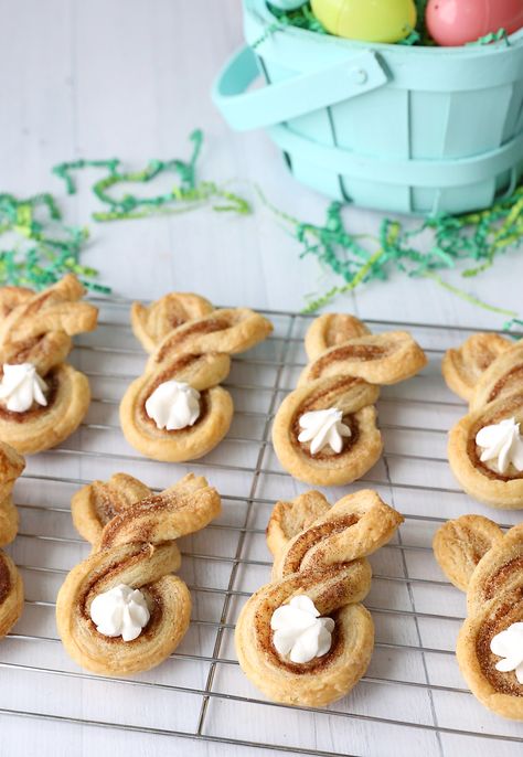 Bunny Twists, Desserts Cinnamon, Easter Fun Food, Easy Easter Treats, Easy Easter Desserts, Easter Appetizers, Desserts Ideas, Healthy Easter, Cinnamon Twists