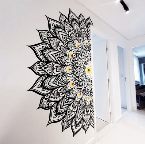 Mandala Painting On Wall, Mandala Art Wall Painting, Wall Mandala Painting, Mandala Wall Art Murals, Mandala Wall Painting, Color Wheel Art Projects, Simple Wall Paintings, Creative Wall Painting, Mandala Wallpaper