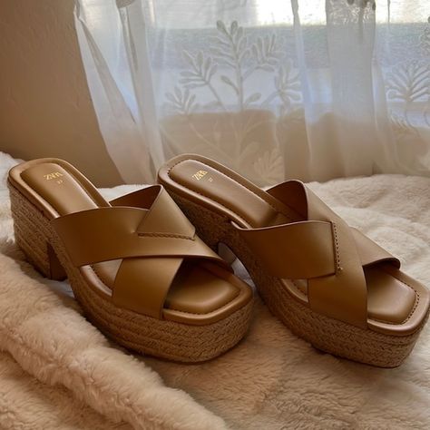 New Zara Wedge Sandals. NEVER WORN womens size 37 or US size 7 Wedges Outfit, Zara Shoes, Sandal Espadrille, Platform Sandals, Wedge Sandals, The Cutest, Espadrilles, Wedges, Womens Sizes