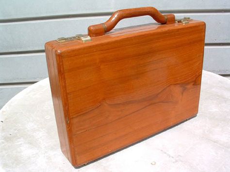 Use my wooden briefcase for tool kit/ or something else useful Wooden Briefcase, Wood Jig, Woodworking Blueprints, Woodworking Plans Pdf, Wooden Bag, Woodworking Clamps, Woodworking Furniture Plans, Woodworking Classes, Box Bed