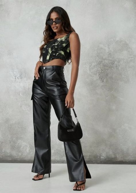 Wide Leg Engomado, Trendy Full-length Leather Pants For Going Out, Trendy Black Leather Pants For Streetwear, Stretch Wide-leg Leather Pants For Going Out, Wide Leg Couro, Fashion Illustration, Leather Pants, Night Out, Wide Leg