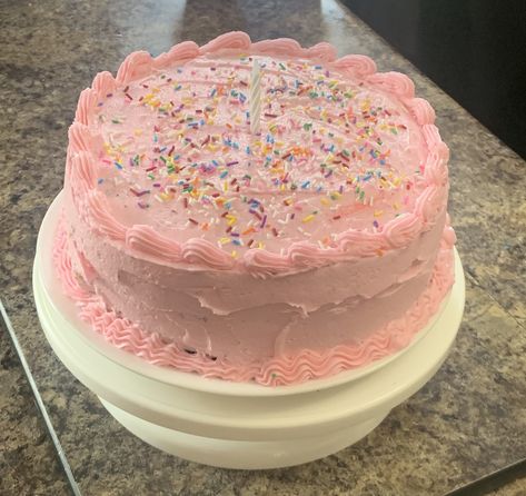 Gracie Abrams Core, Pink Birthday Cake, Make Birthday Cake, Birthday Cake Decorating Ideas, Diy Birthday Cake, Pinterest Cake, Cake Aesthetic, Basic Cake, Homemade Birthday Cakes