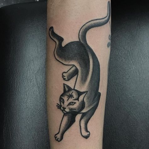 Angry Cat Tattoo, Traditional Cat Tattoo, Tattoo Gato, Cat Pizza, Tattoo 2023, Black Cat Tattoos, Traditional Sleeve, Tattoo Reference, Traditional Tattoo Sleeve