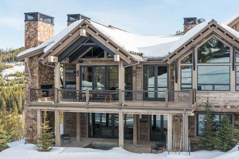 Hillside Snowcrest: The ultimate modern-rustic ski chalet in Montana Ski Chalet Exterior, House In The Snow, Chalet Exterior, Chalet House, Winter House Exterior, Mountain Home Exterior, Modern Chalet, Architectural Forms, Ski Cabin