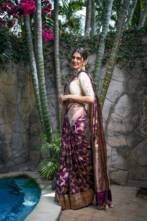 Patti Sarees Latest, Purple Benaras Saree, Purple Color Combinations Outfit, Benares Sarees, New Sarees, Saree Hairstyles, Banaras Sarees, Traditional Silk Saree, Purple Saree